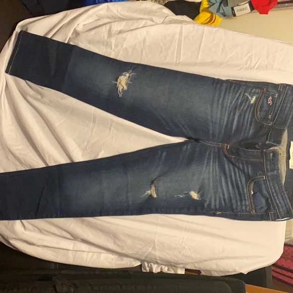 Hollister Ripped Jeans - Picture 2 of 9